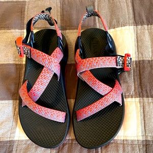 Never worn kids Chacos US sz 5